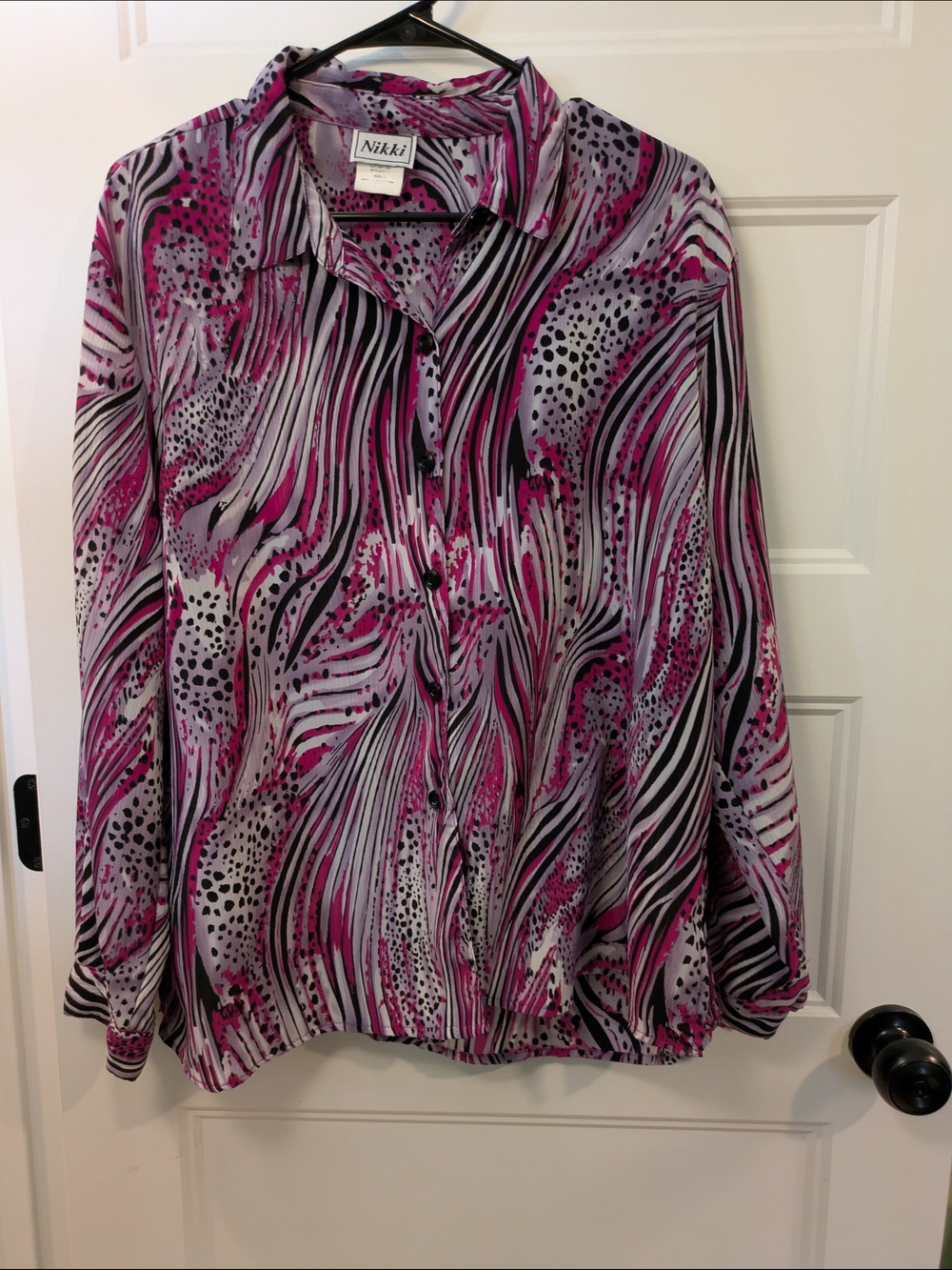 🔴 3/$15  Nikki Pink & Black Printed Button-Down Shirt